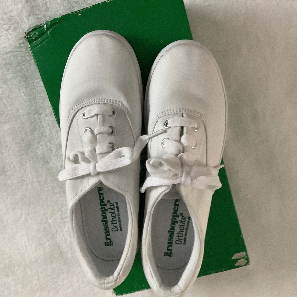 Classic Grasshopper Janie sneakers.  Size 5.